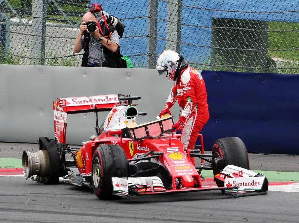 Foto zur News: Riesenärger bei Vettel über Reifenplatzer: "Keine Anzeichen!"