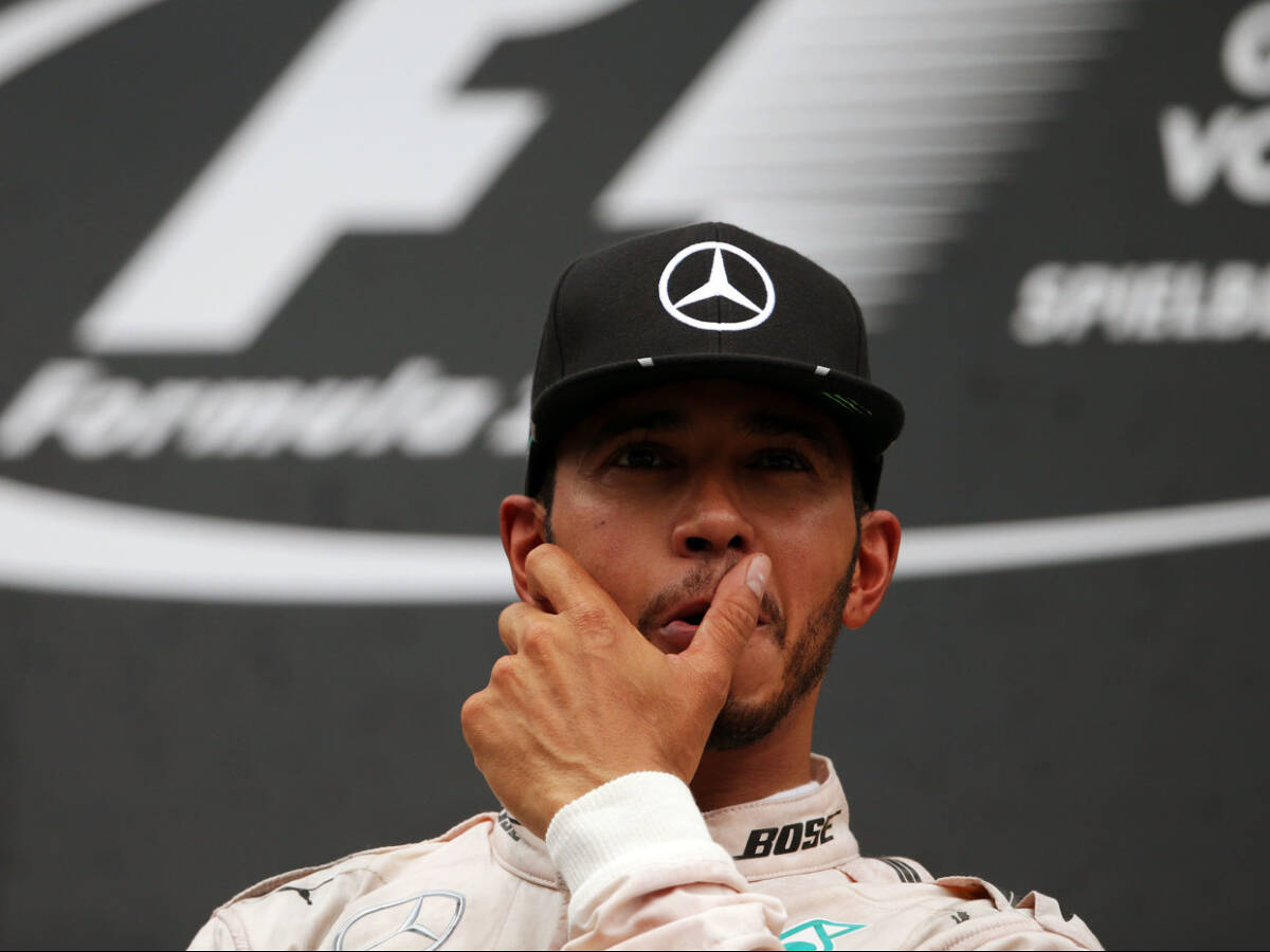 Foto zur News: Nach dem Crash: Hamilton schweigt, Rosberg wehrt sich