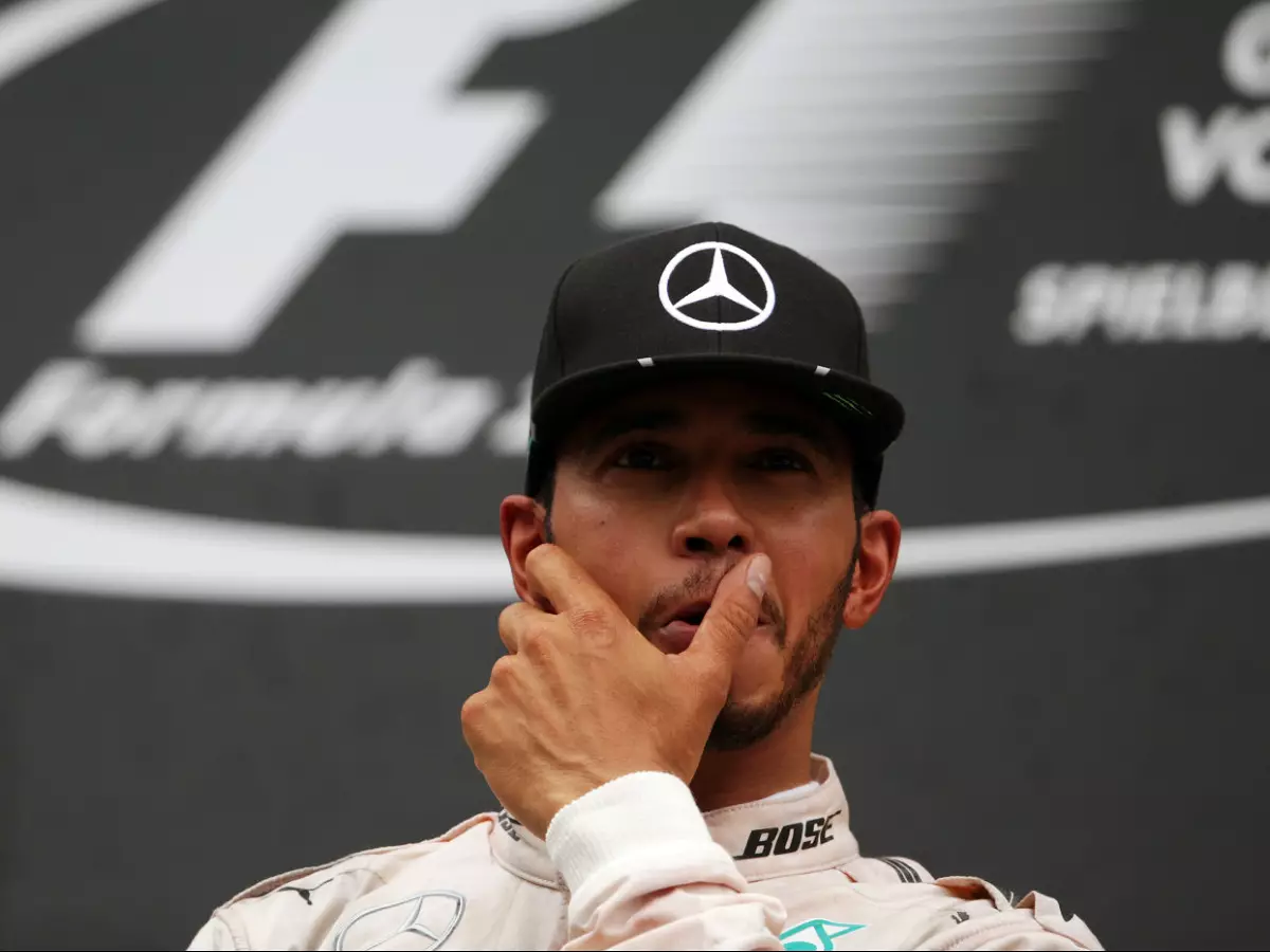 Foto zur News: Nach dem Crash: Hamilton schweigt, Rosberg wehrt sich