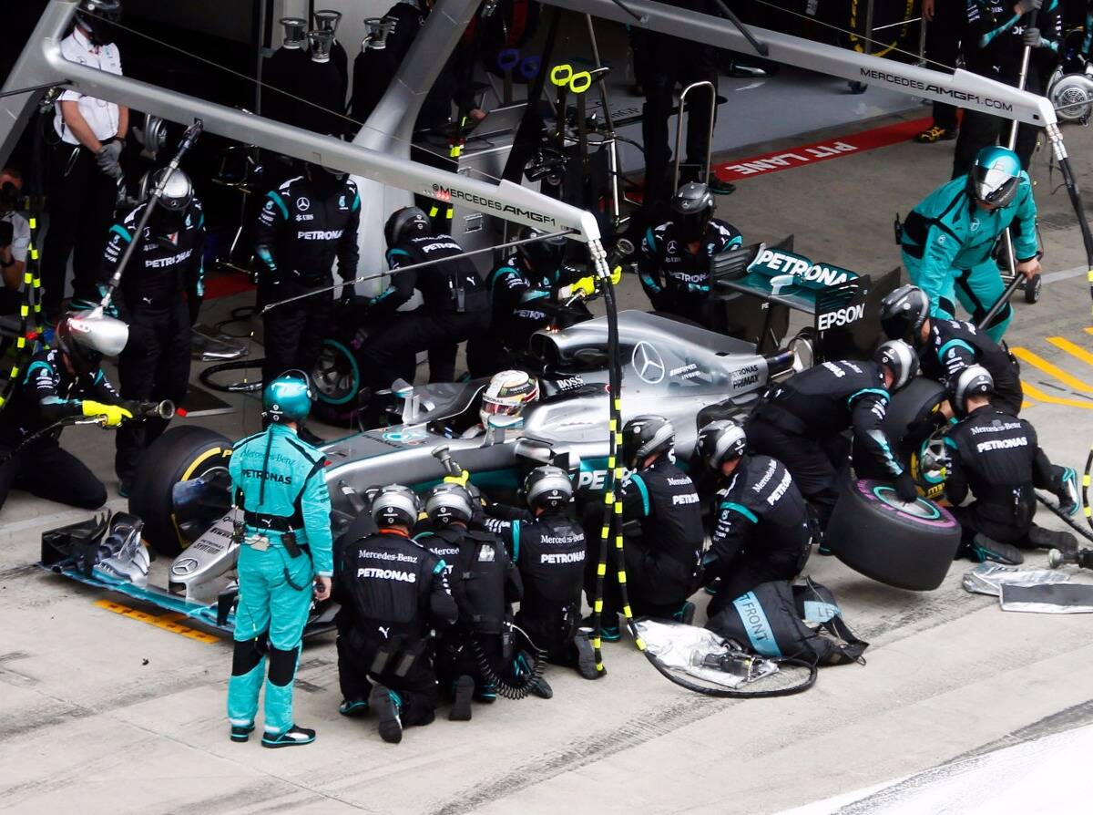 Foto zur News: Mercedes-Strategiepanne forderte Stallcrash heraus