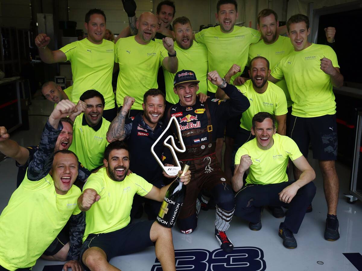 Foto zur News: Mit Barcelona-Formel: Verstappen bringt Red Bull Heimerfolg