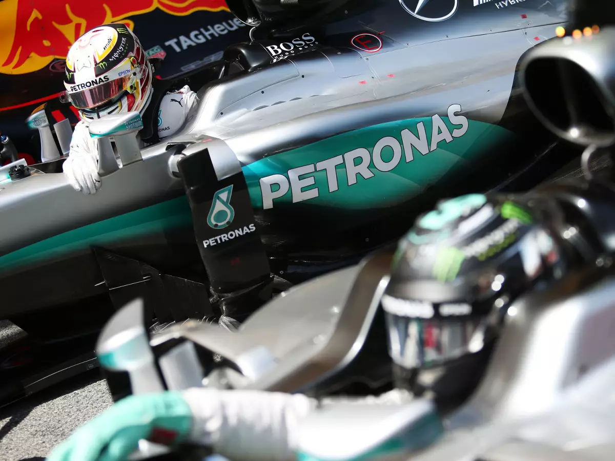Lewis Hamilton, Nico Rosberg Foto zur News: Toto Wolff: Barcelona ein gutes Wochenende für die Formel 1