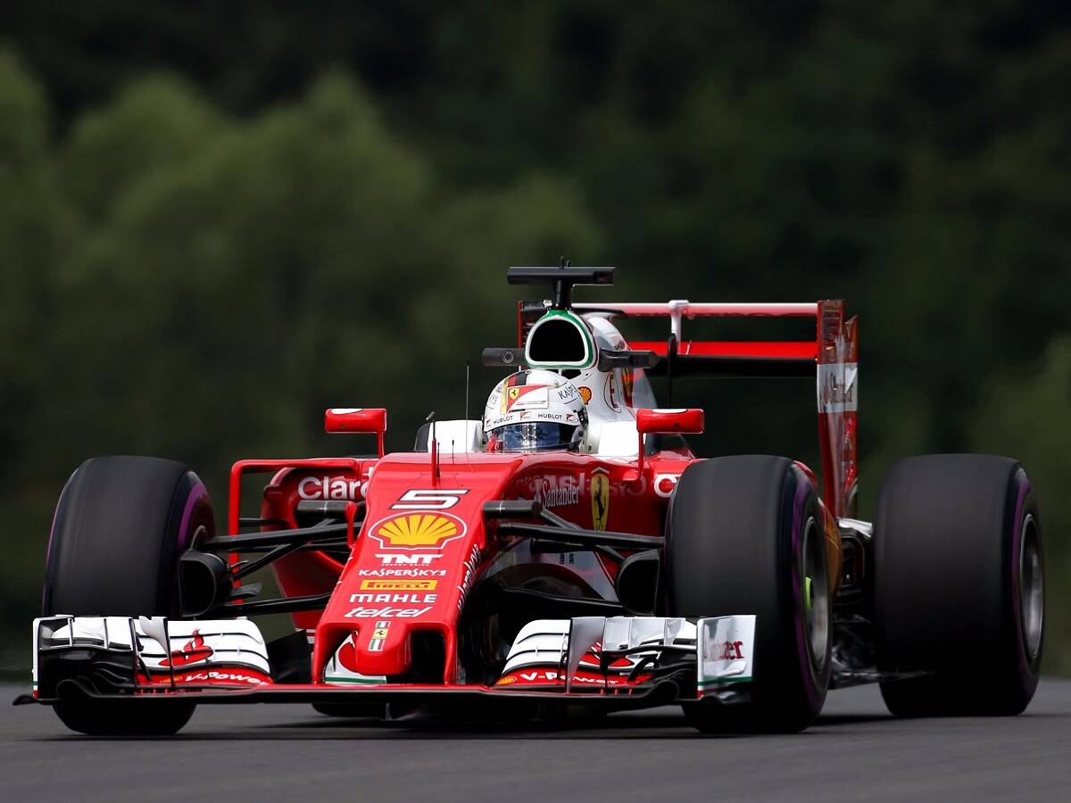 Foto zur News: Ferrari noch immer sieglos: Mercedes trotzdem besorgt