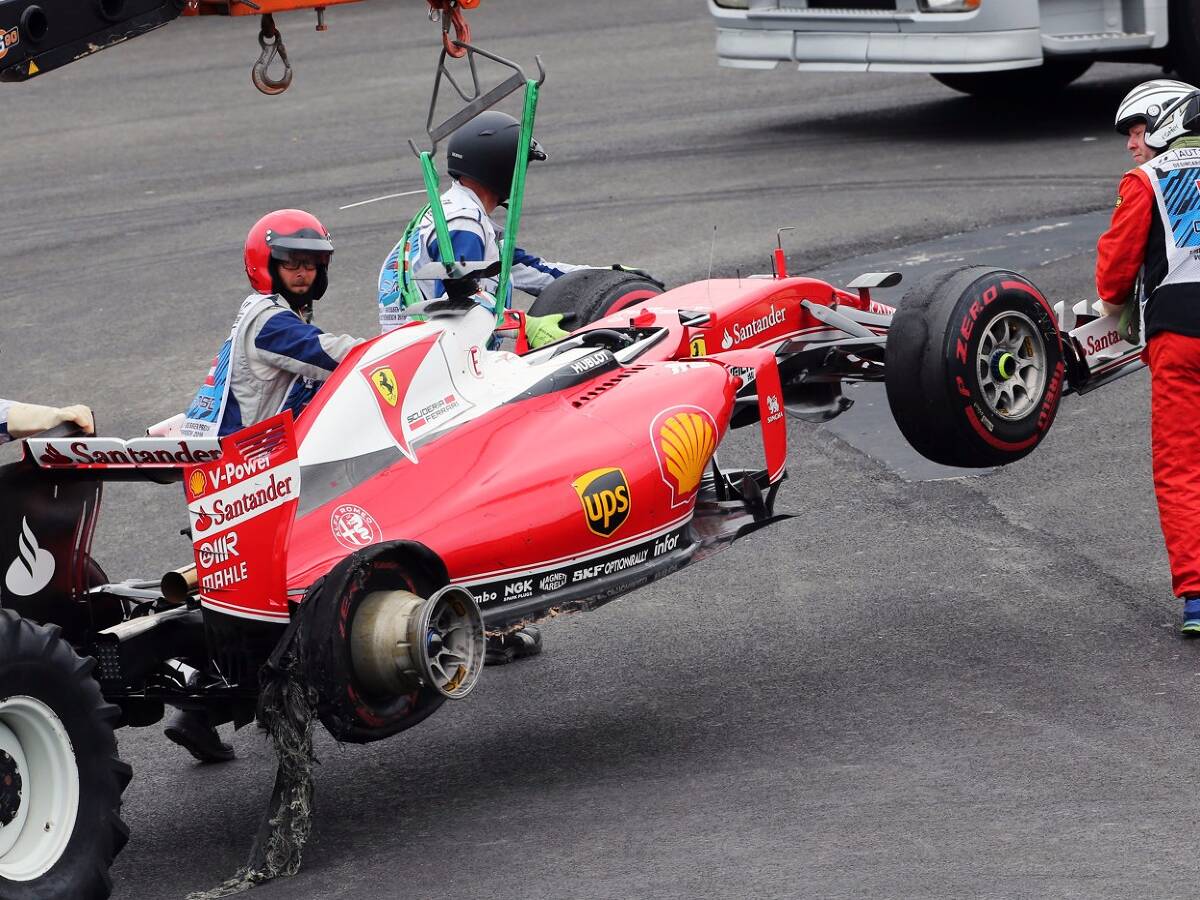Foto zur News: Pirelli: "Trümmerteile" Ursache für Vettels Reifenplatzer