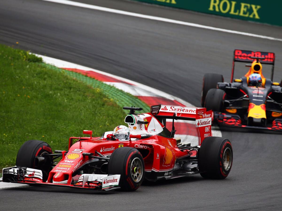Foto zur News: Silverstone: Kann Ferrari Red Bull hinter sich halten?