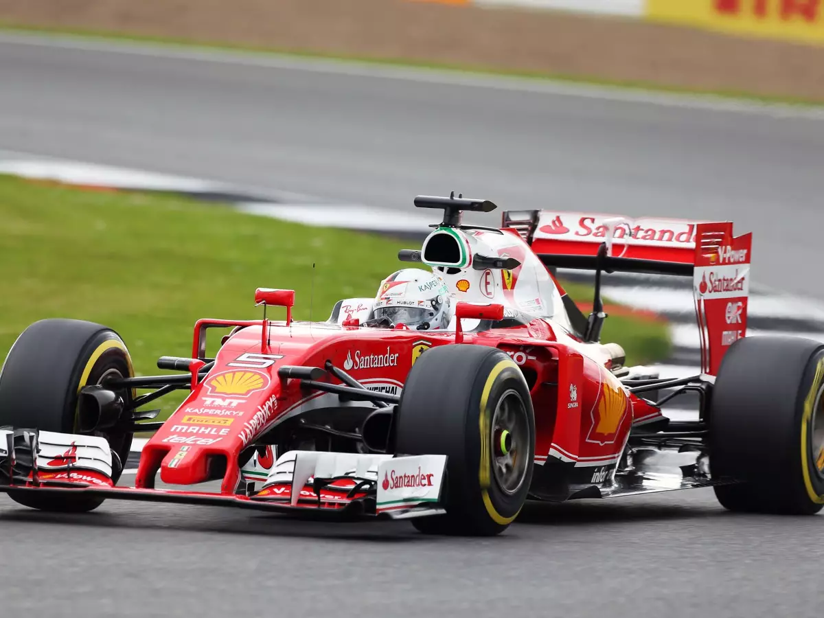 Sebastian Vettel Foto zur News: Ferrari in Silverstone: Gemischtes Doppel in Rot