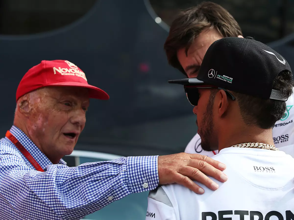 Foto zur News: Zimmer-Affäre von Baku: Hamilton sauer auf Boss Lauda