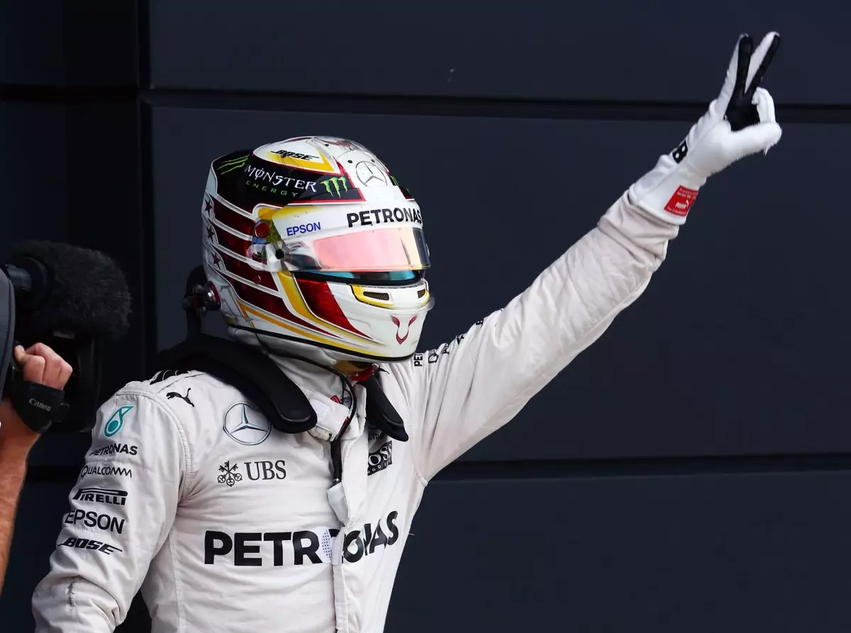 Foto zur News: Formel 1 Silverstone 2016: Cooler Hamilton geht über Grenzen