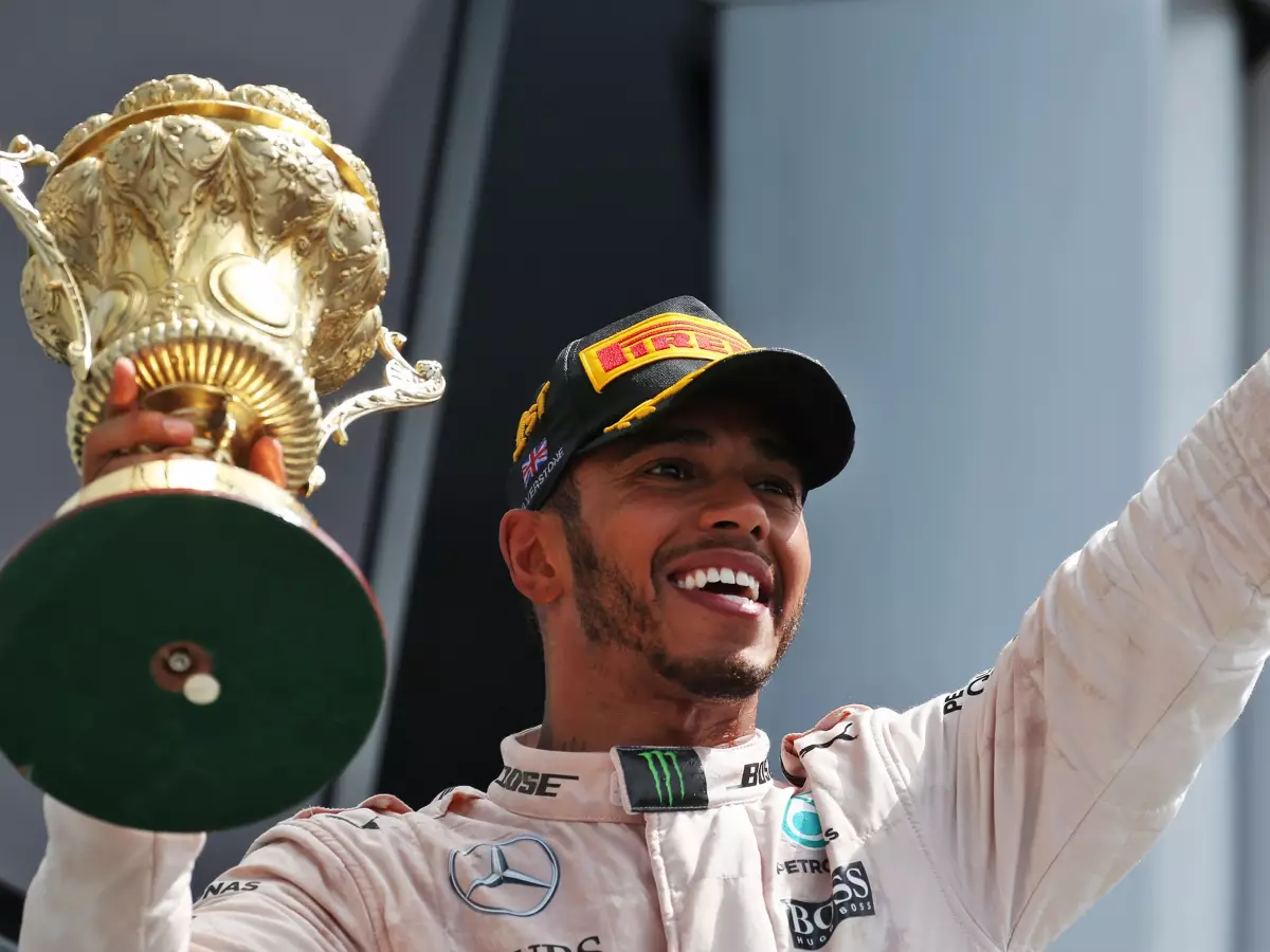 Lewis Hamilton Foto zur News: Trotz Ausritt: Hamilton feiert dritten Silverstone-Sieg in Serie