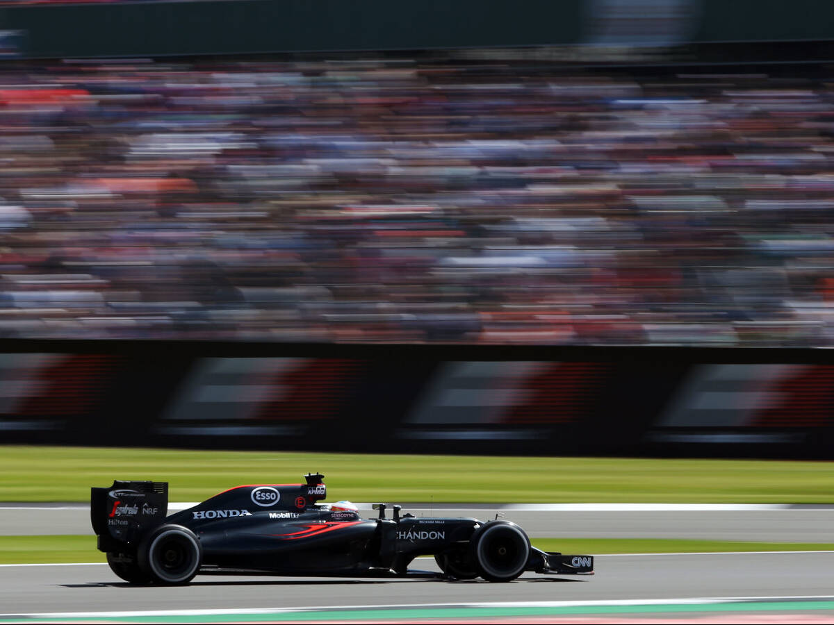 Foto zur News: McLaren in Silverstone: "Können heute nicht stolz sein"