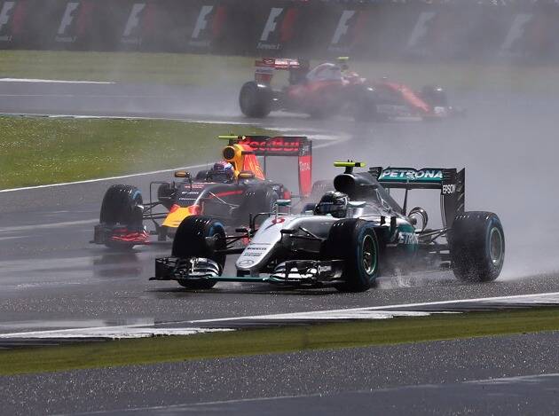 Foto zur News: Silverstone: Rosberg und Verstappen liefern Duell des Tages