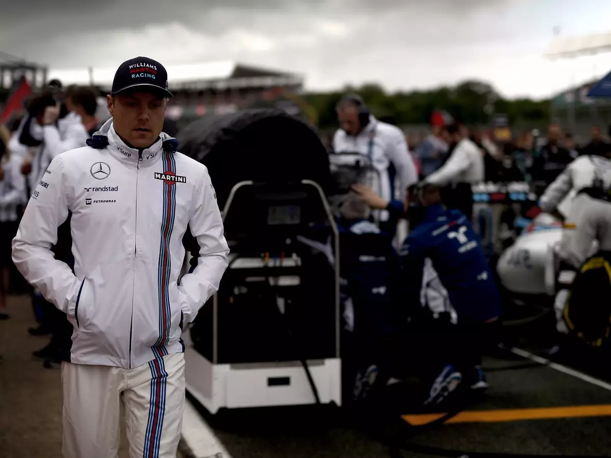 Foto zur News: Bottas entschuldigt sich: "War mein schlechtestes Rennen"