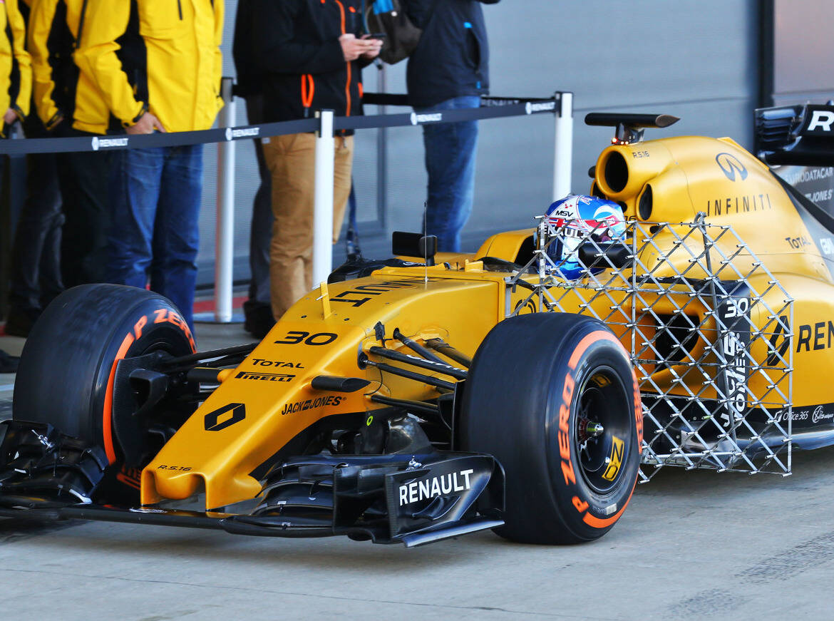 Foto zur News: Nach Testfahrt-Feuer: Renault untersucht Silverstone-Vorfall