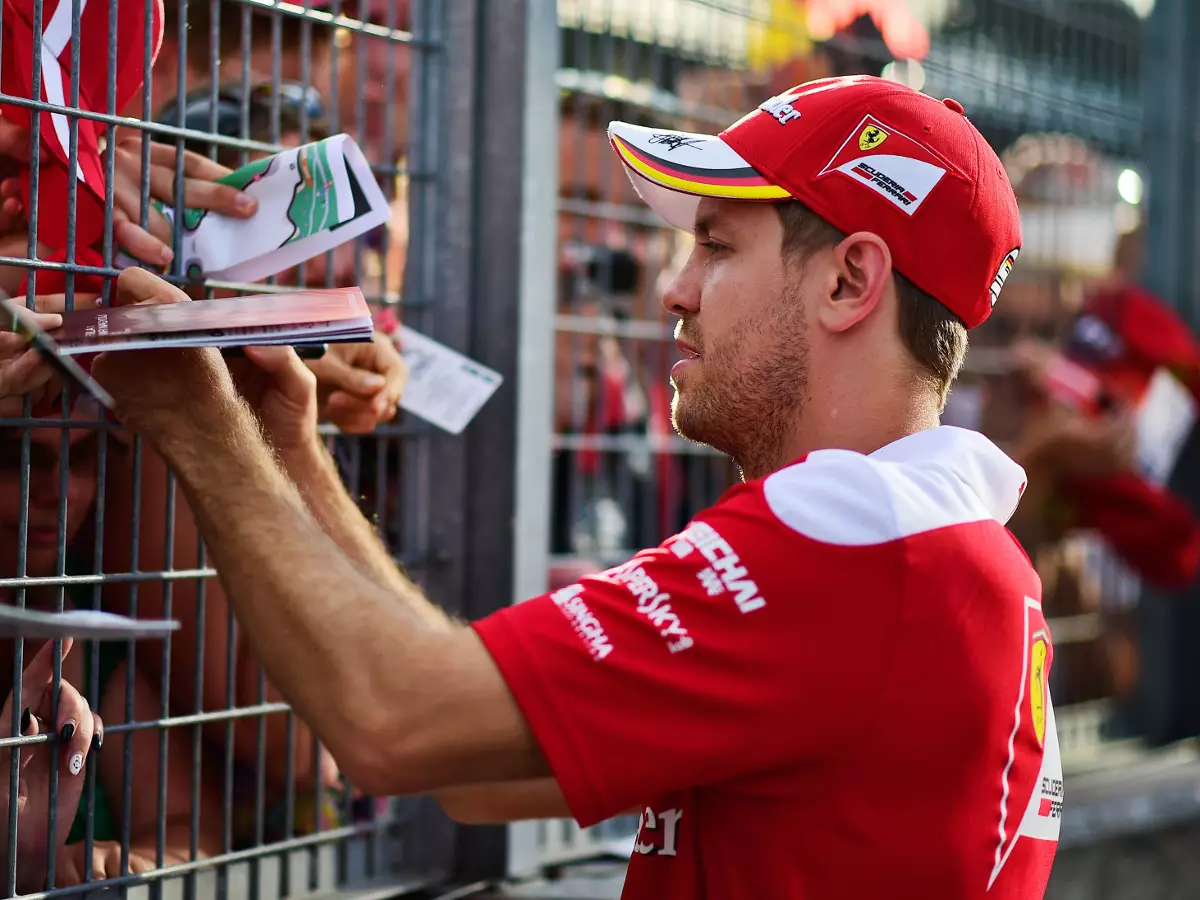 Sebastian Vettel Foto zur News: "Nichts dran": Sebastian Vettel dementiert Mercedes-Gerüchte