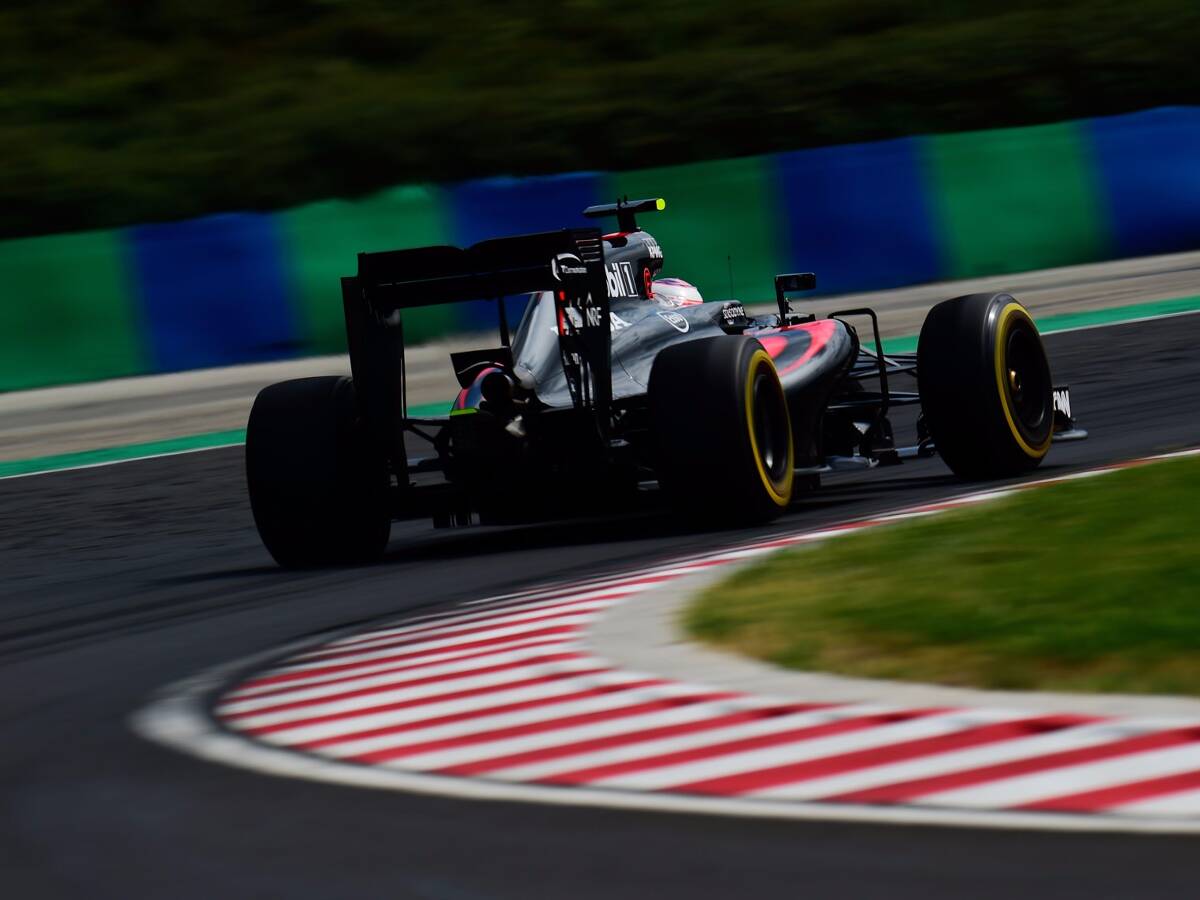 Foto zur News: McLaren in den Top 10 - Button beklagt plötzlichen Grip-Verlust