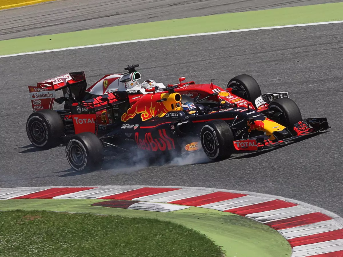 Foto zur News: Ricciardo gegen Vettel: Das Duell um Platz drei