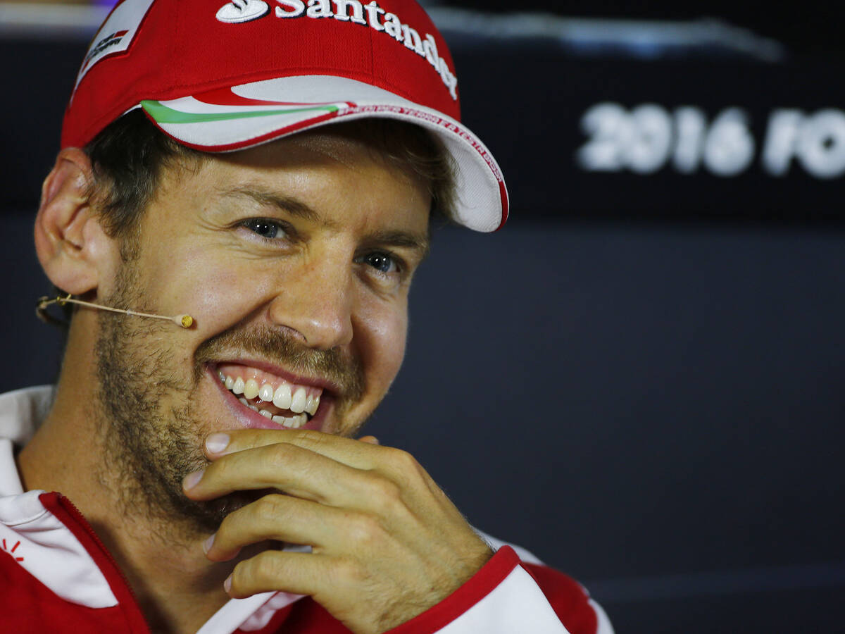 Foto zur News: "Funk-Motzki" Vettel: Nachzügler machen "guten Job"