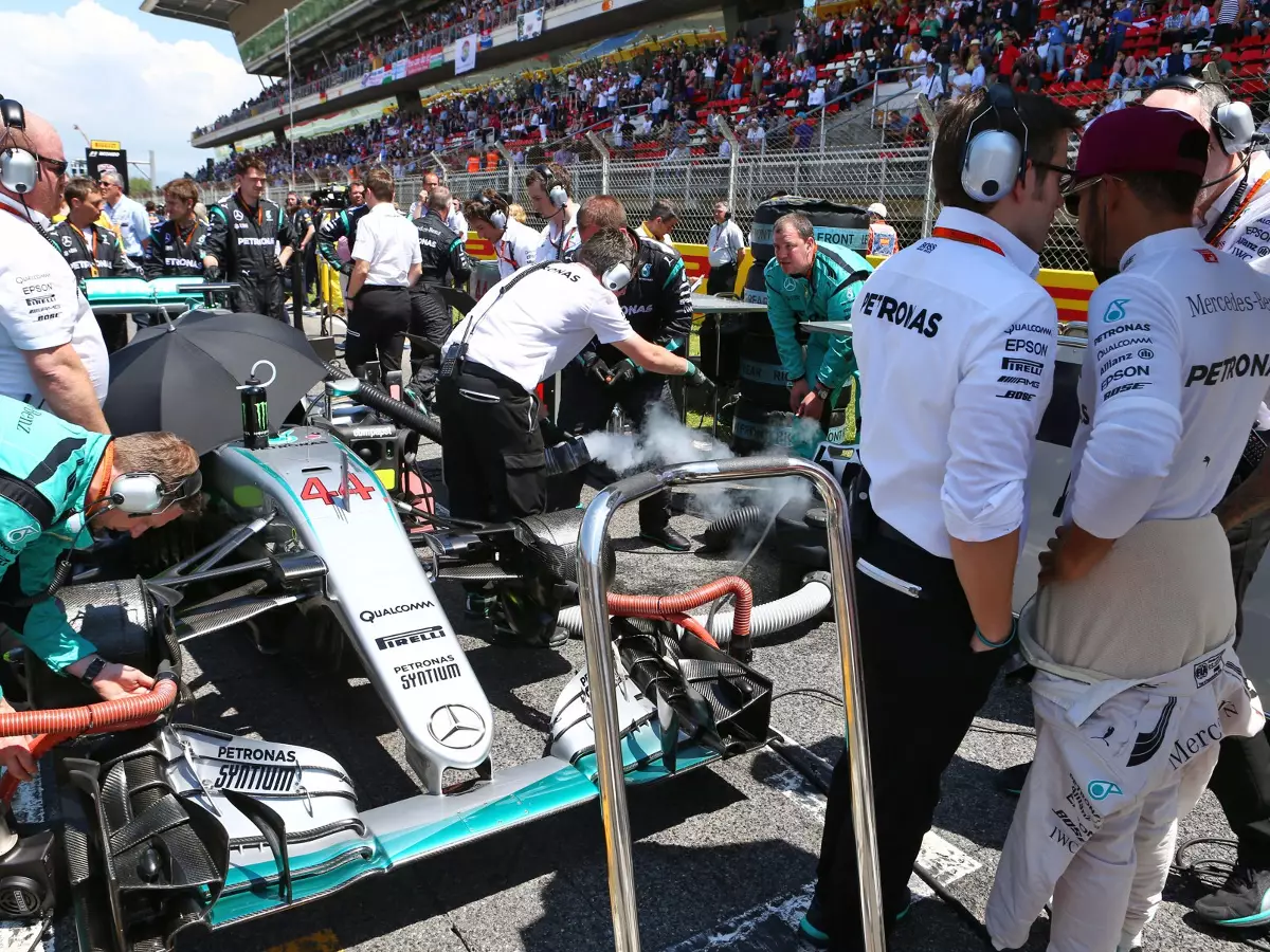 Foto zur News: Zwei auf einen Schlag: Mercedes plant Motorentrick in Spa