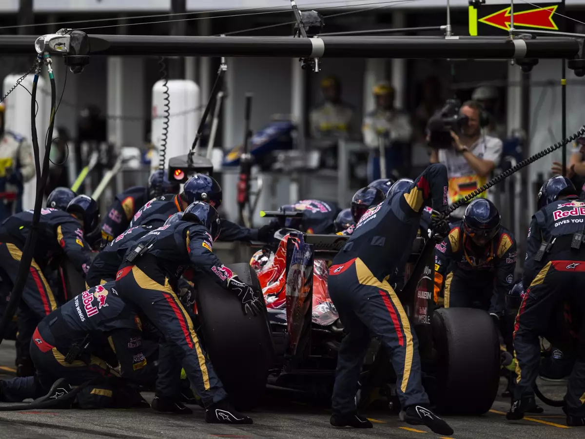 Foto zur News: Punktelos in Hockenheim: Sainz ärgert langsamer Boxenstopp