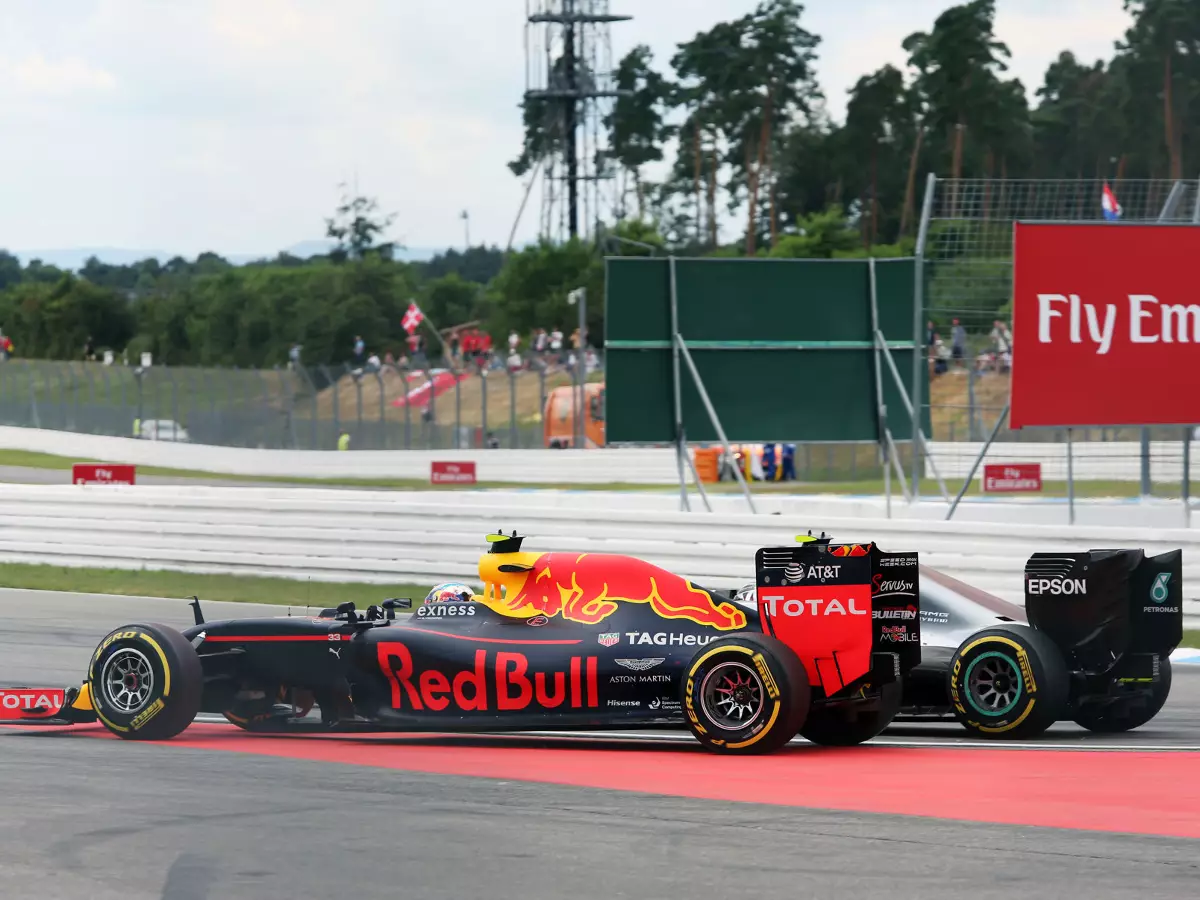 Foto zur News: Wieder beim Bremsen gezackt! Rosberg sauer auf Verstappen