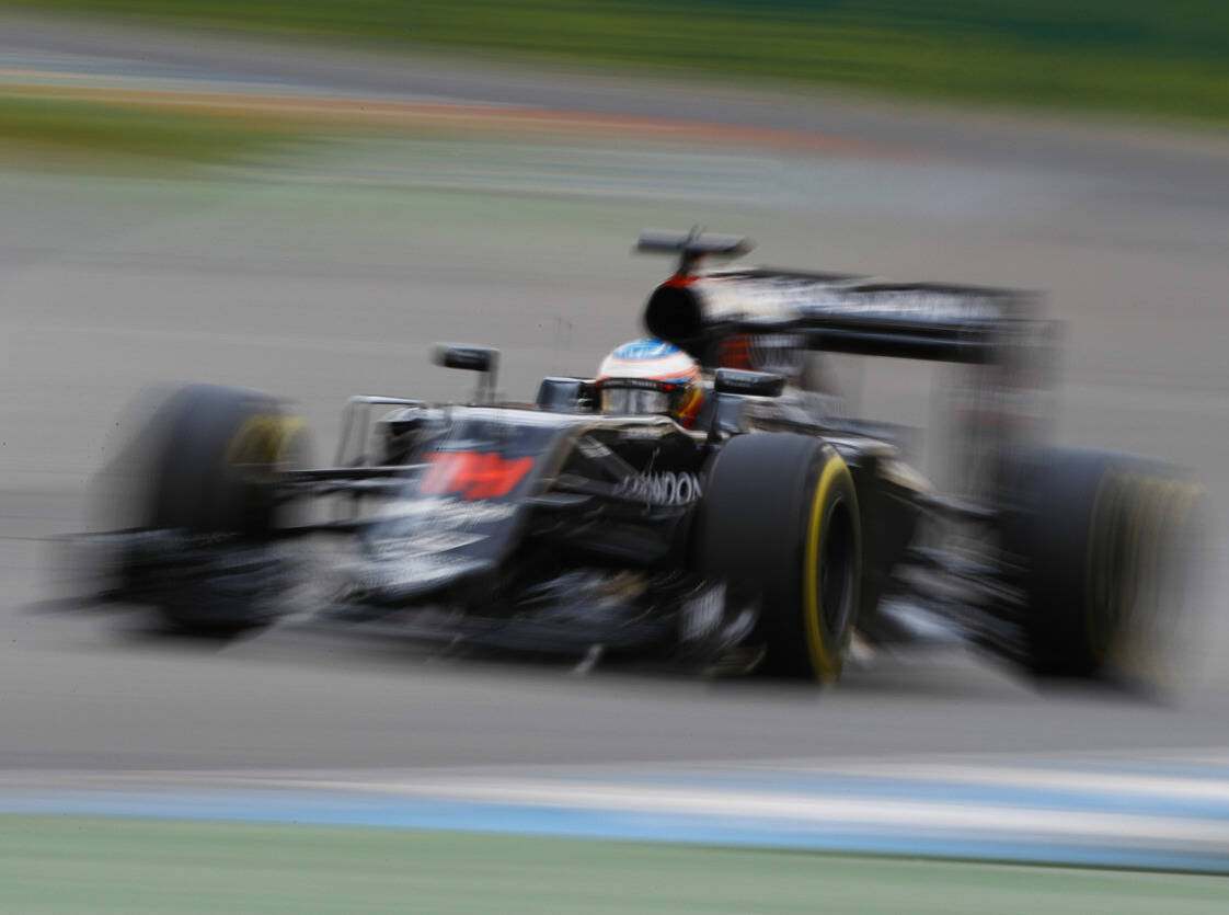 Foto zur News: McLaren: Kein Interesse an Pirelli-Tests für 2017