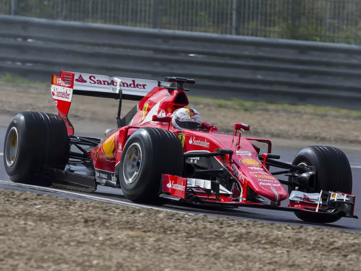 Sebastian Vettel Foto zur News: Sebastian Vettel über 2017: Show ja, aber die muss "echt" sein