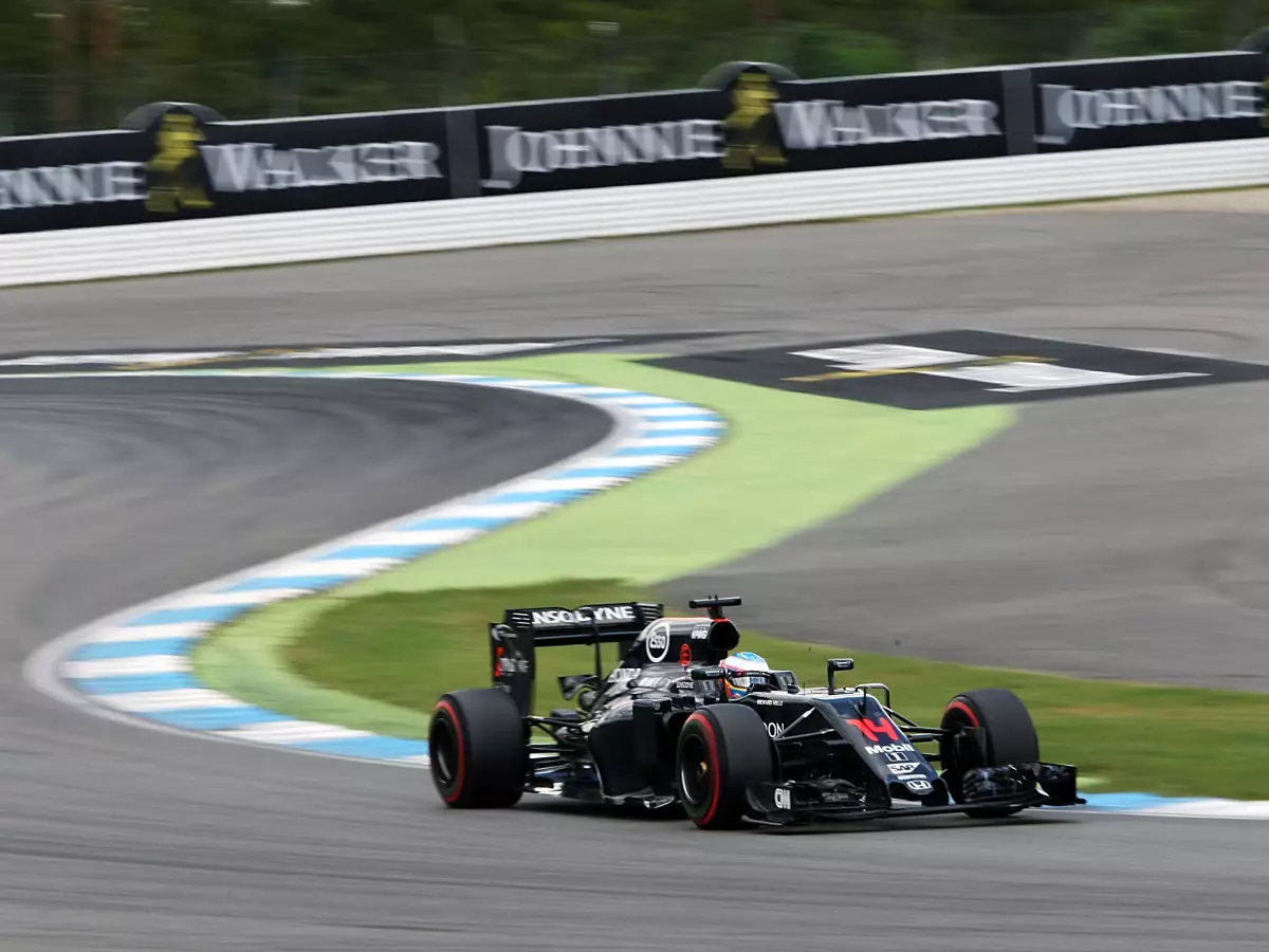 Fernando Alonso Foto zur News: Honda räumt ein: In Sachen Antrieb das Schlusslicht