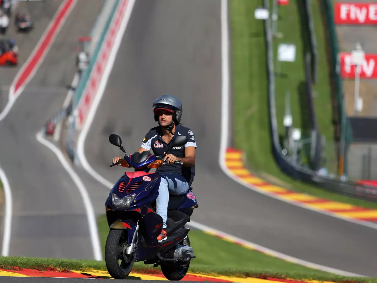 Foto zur News: Carlos Sainz: Spa für Toro Rosso noch schwieriger als Baku