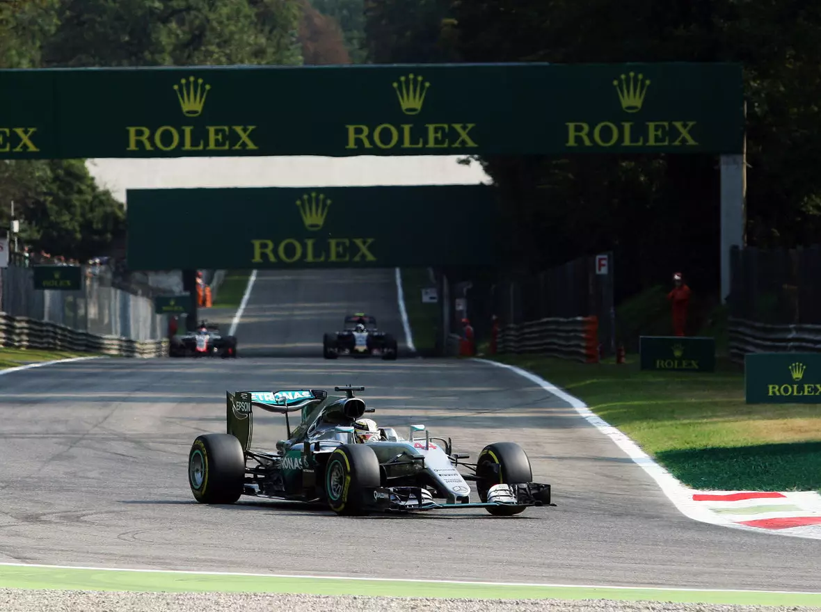 Foto zur News: Formel 1 Monza 2016: Mercedes-Longruns extrem dominant