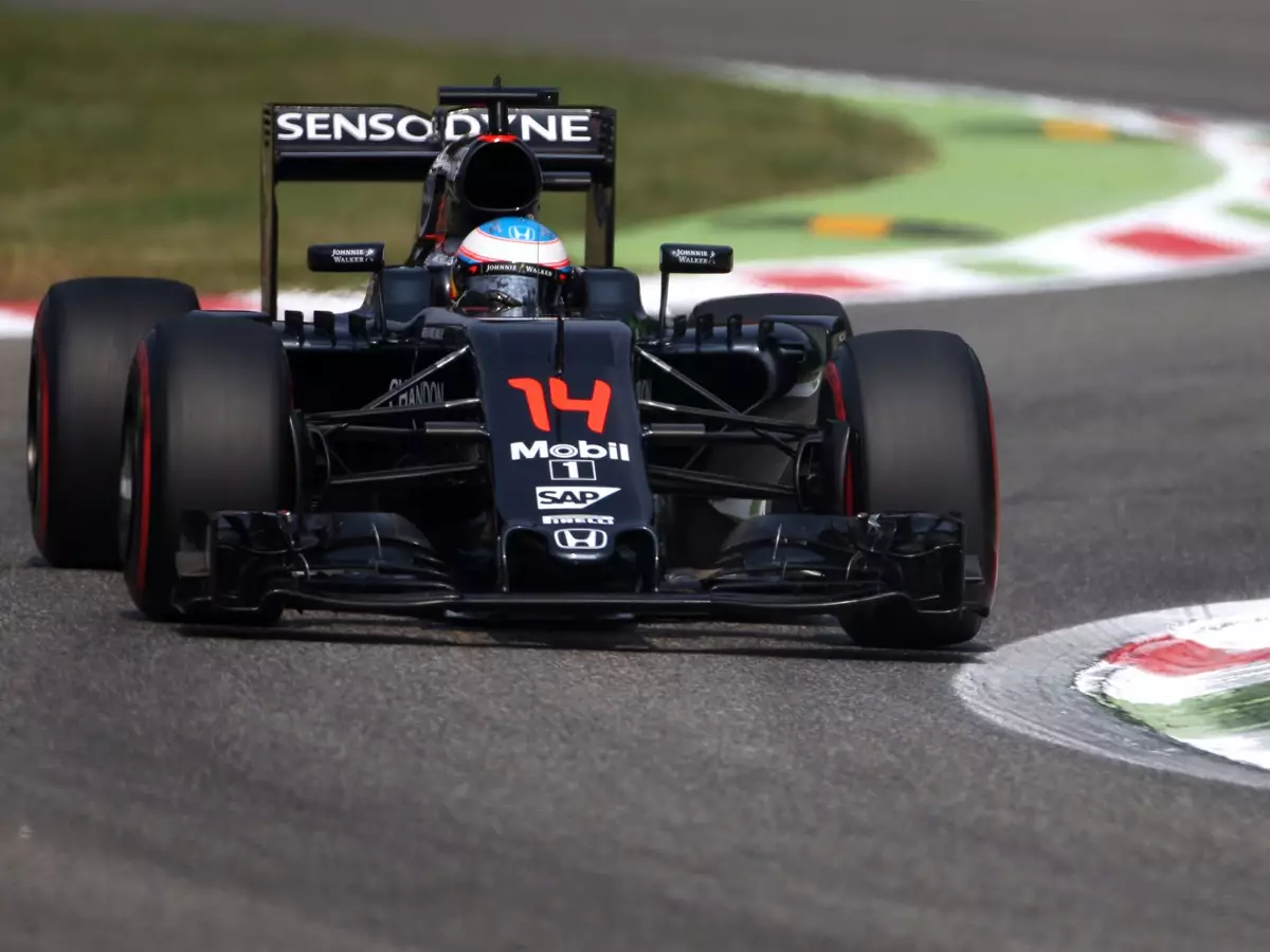 Fernando Alonso Foto zur News: McLaren: Ein Jahr nach "GP2-Motor"-Spruch deutlich stärker