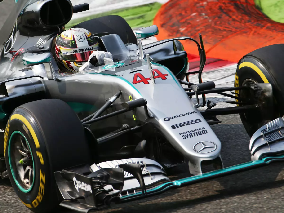 Lewis Hamilton Foto zur News: Rosberg zieht den Hut vor Hamilton: "Einfach sauschnell"