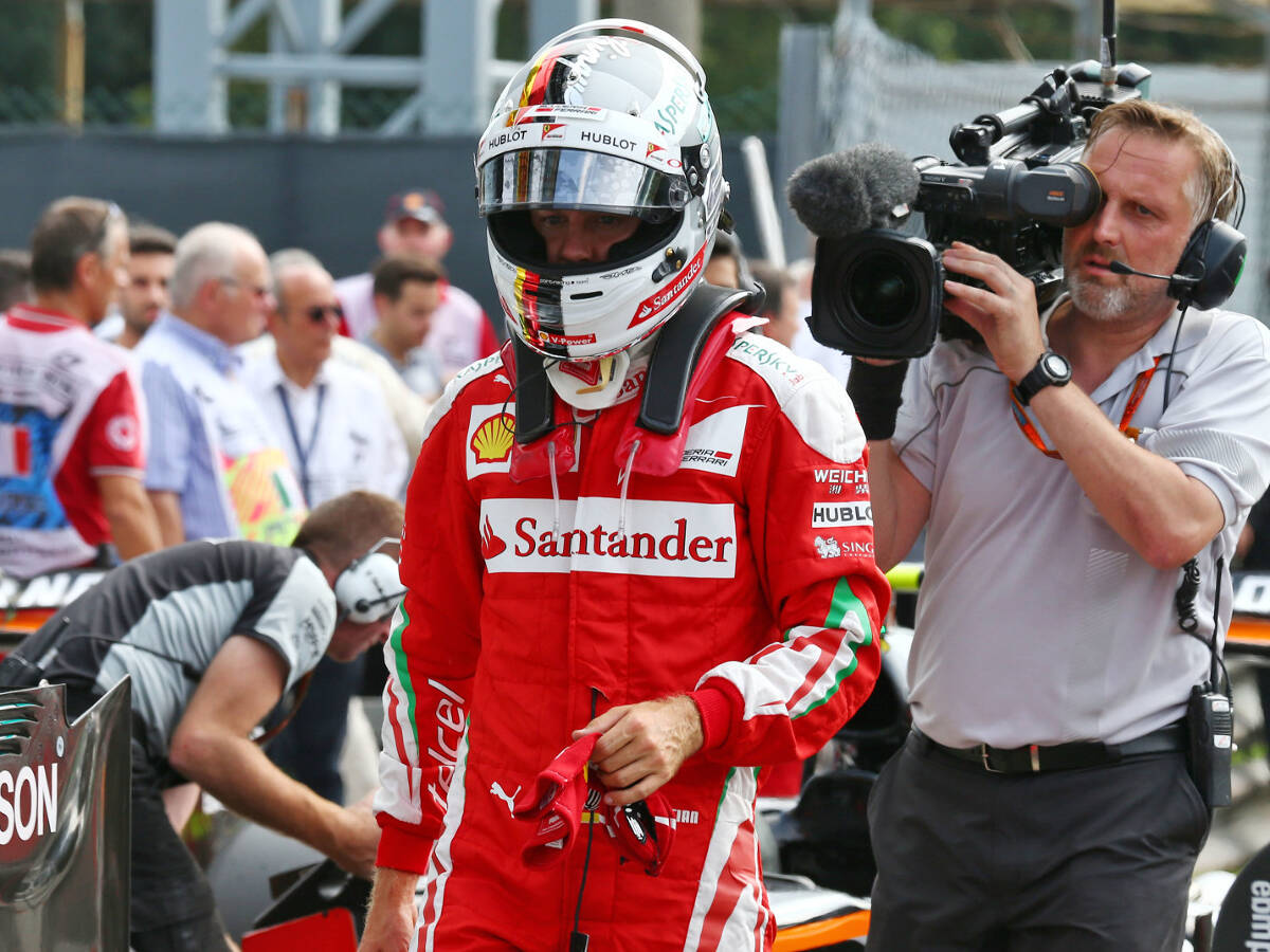 Foto zur News: Sebastian Vettel lacht und weint: Vorteil in der letzten Kurve?