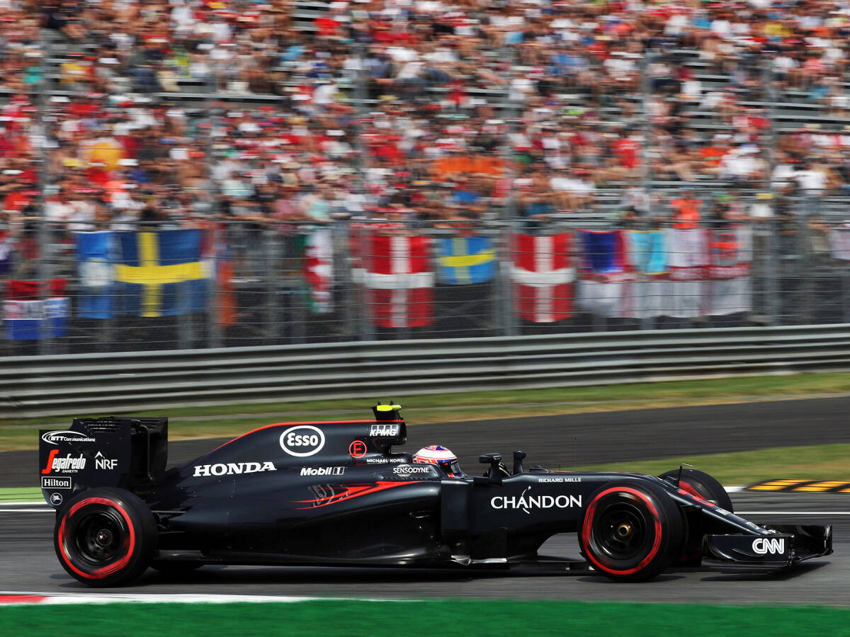 Foto zur News: McLaren enttäuscht in Monza: "Frecher Affe" schlägt Button