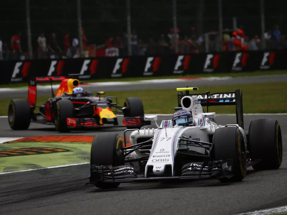 Foto zur News: Williams: Warum Bottas keine Chance gegen Ricciardo hatte