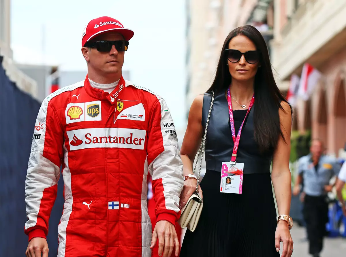 Kimi Räikkönen, Minttu Virtanen Foto zur News: Räikkönen-Kritiker Villeneuve: "Bin Fan von Kimi geworden"