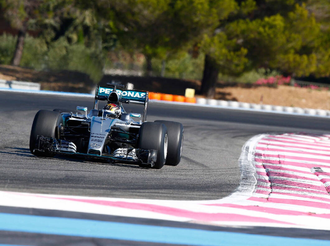 Foto zur News: Pirelli-Tests: Mercedes absolviert ersten Test auf 2017er Pneus