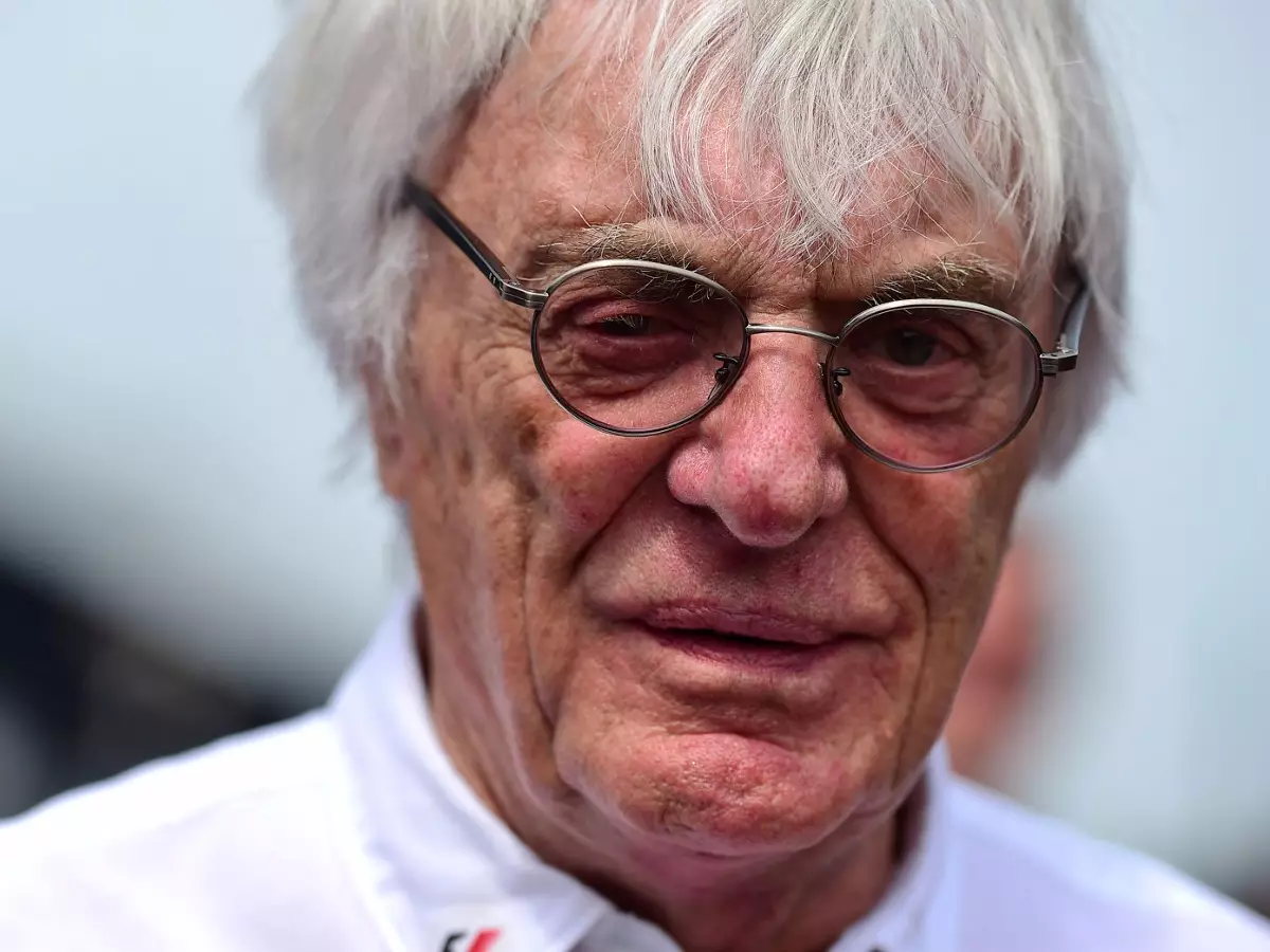Bernie Ecclestone Foto zur News: Trotz Formel-1-Verkauf: Bernie Ecclestone darf bleiben