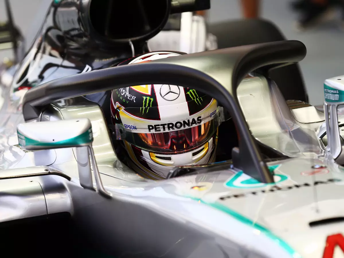 Lewis Hamilton testet Halo in Singapur 2016 Foto zur News: Kurswechsel: Hamilton würde am liebsten bei Halo bleiben