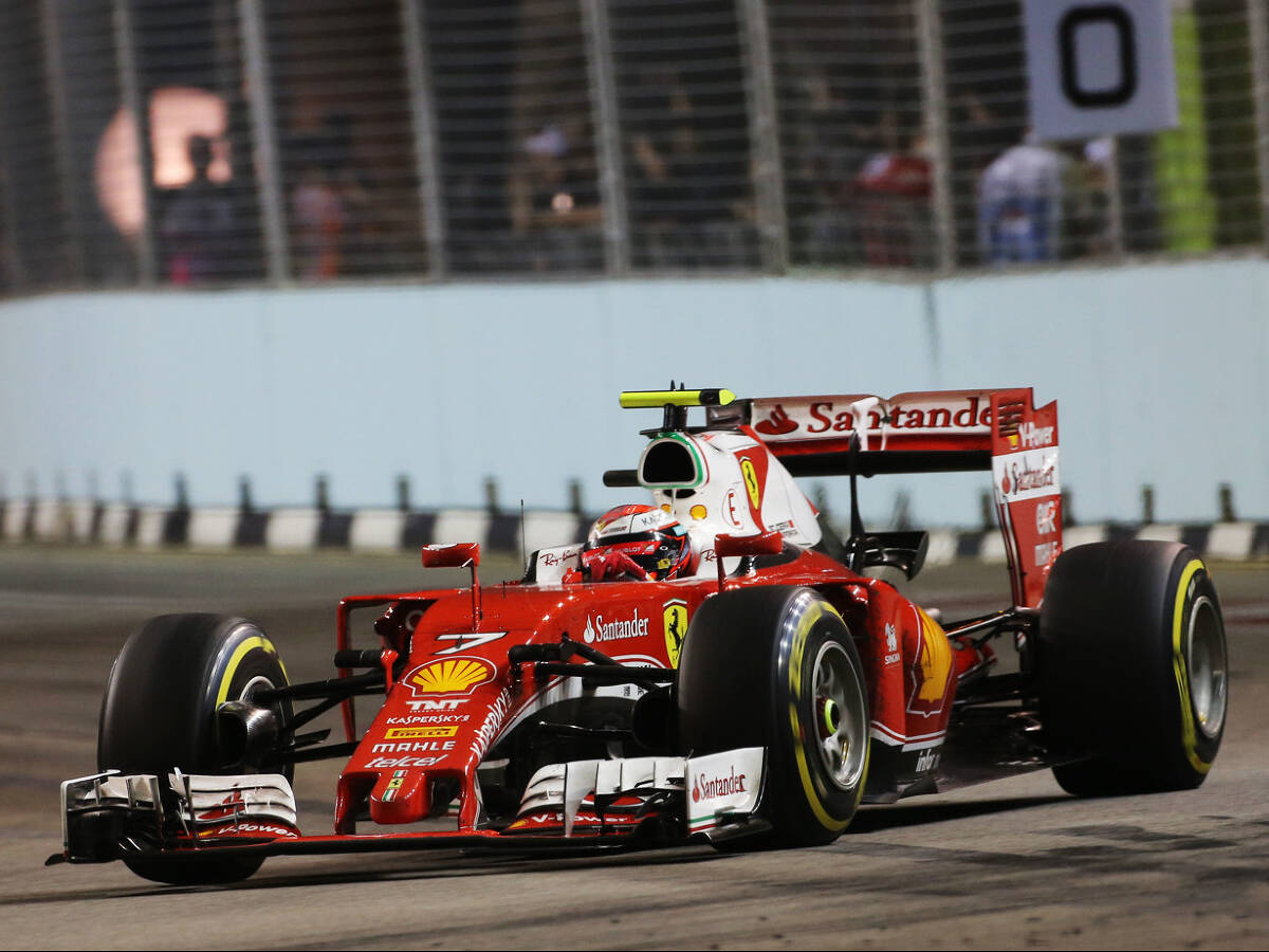 Foto zur News: Räikkönen: Team verliert Hamilton-Manöver in der Box wieder