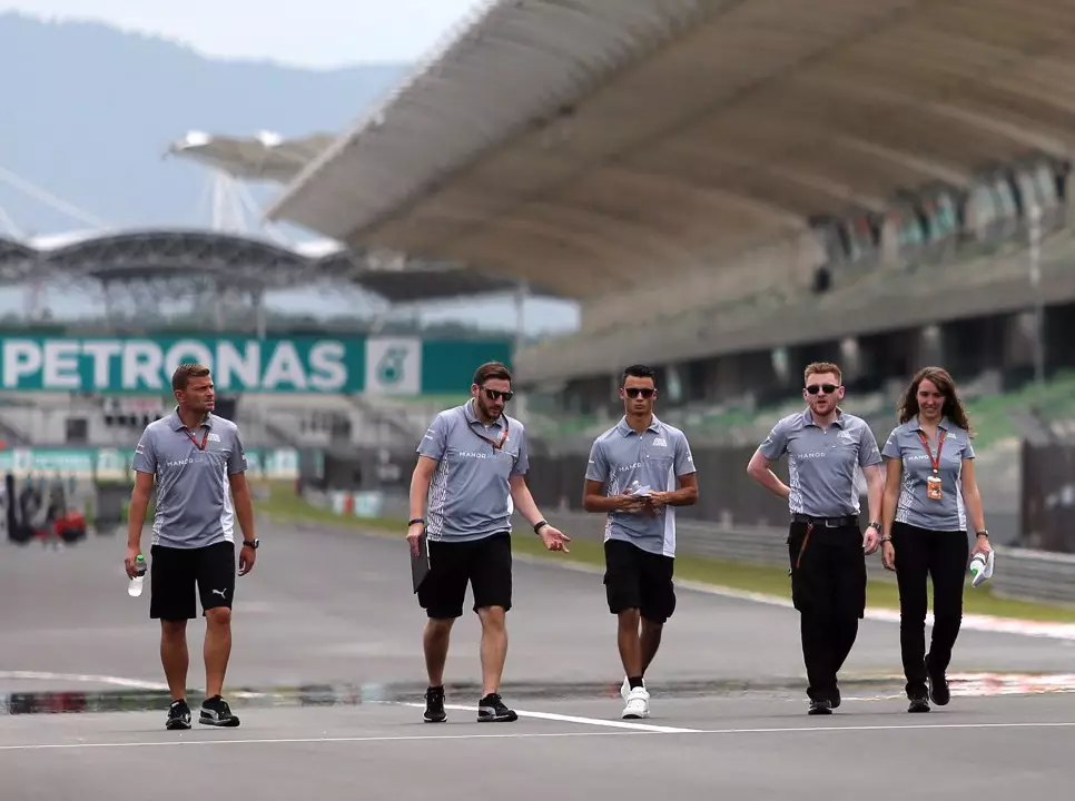 Pascal Wehrlein Foto zur News: Updates für Wehrlein: Malaysia wird sicher besser als Singapur