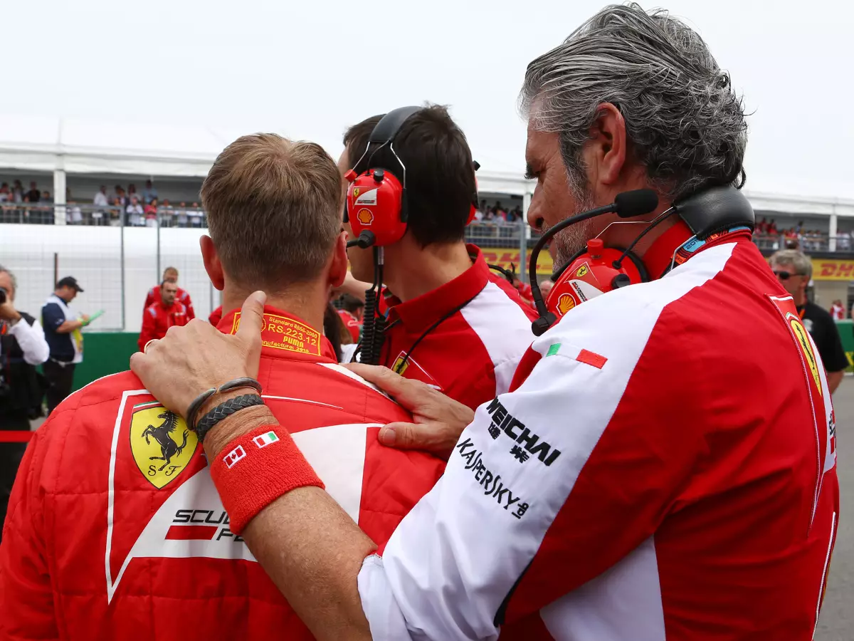 Sebastian Vettel, Maurizio Arrivabene Foto zur News: Ferrari "ohne Orientierung": 2017 letzte Chance mit Vettel?