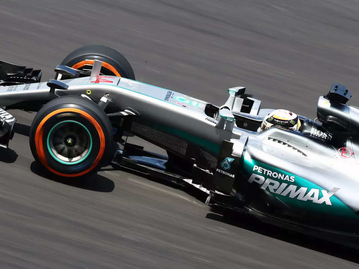 Lewis Hamilton Foto zur News: Hitze lässt Mercedes schwitzen: Rennstrategie rätselhaft