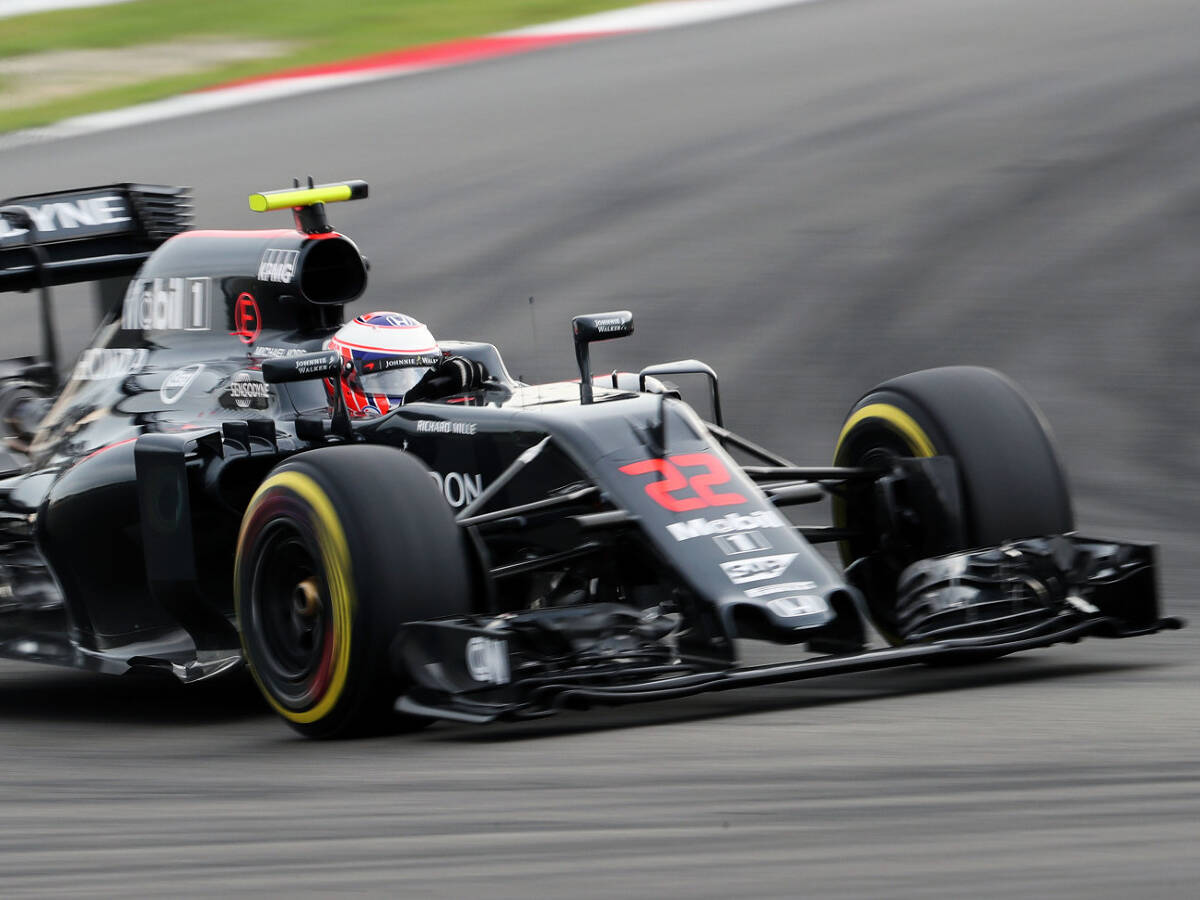 Foto zur News: McLaren: Alonsos Aufholjagd lässt Button hadern