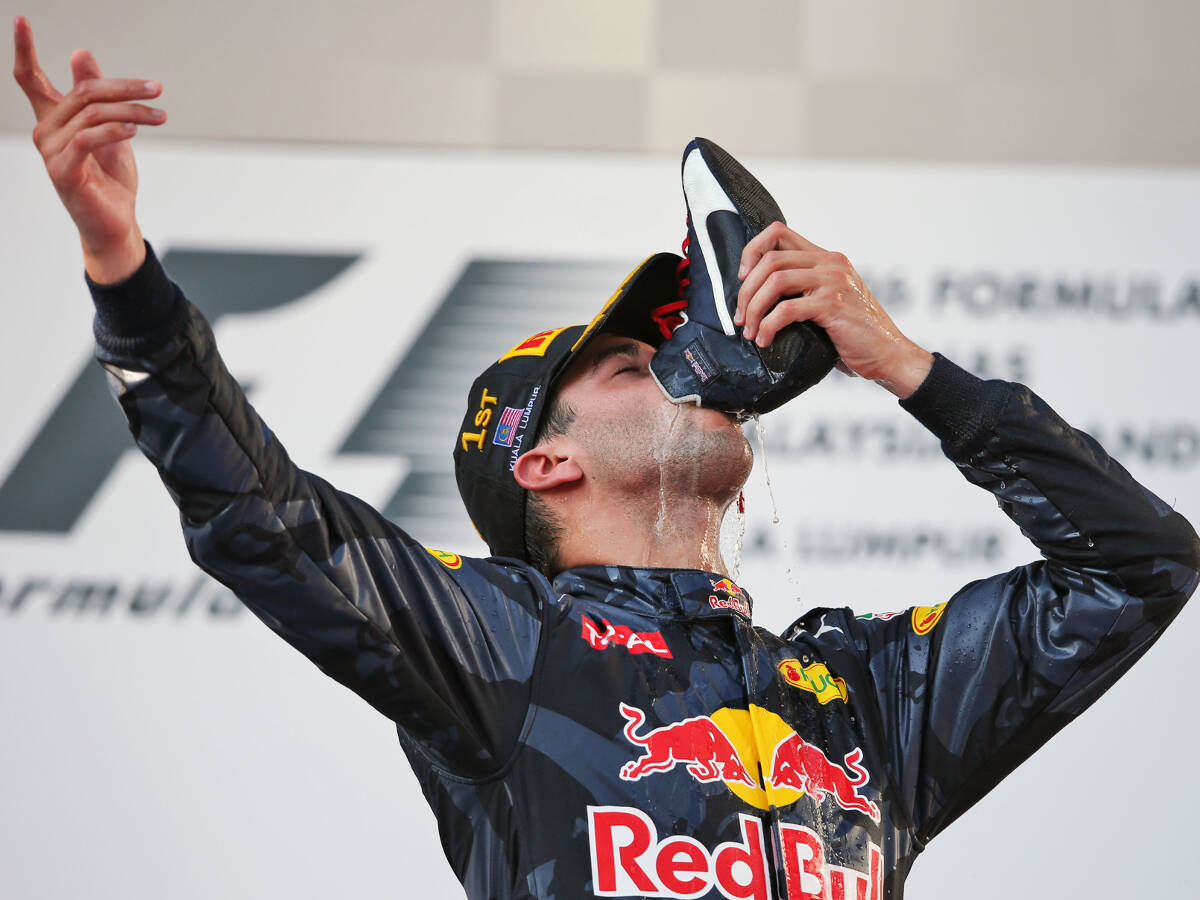 Foto zur News: Striptease in der Boxengasse: Neun Ricciardo-Fans verhaftet