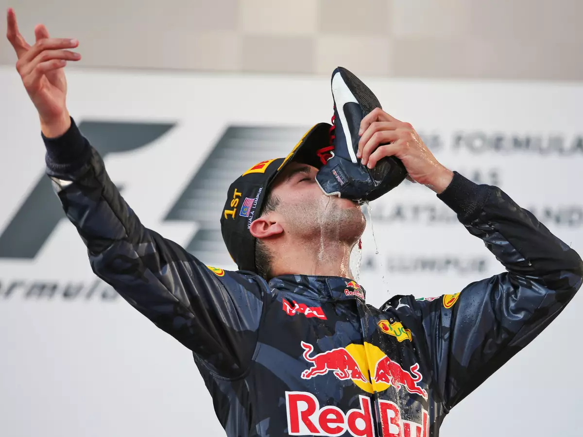 Foto zur News: Daniel Ricciardo: Donald Trump wäre liebstes "Shoey"-Opfer