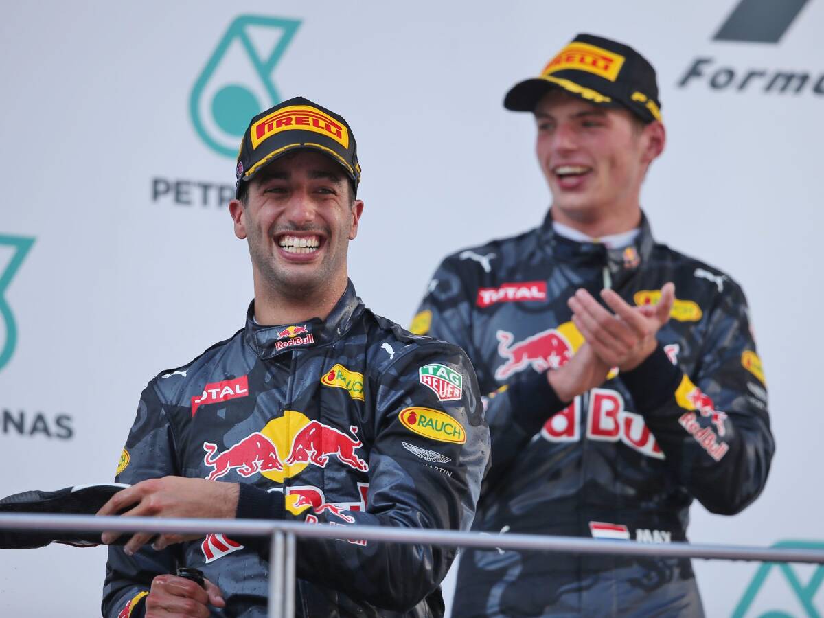 Foto zur News: Ricciardo #AND# Verstappen: 2017 im harten Duell um die Krone?