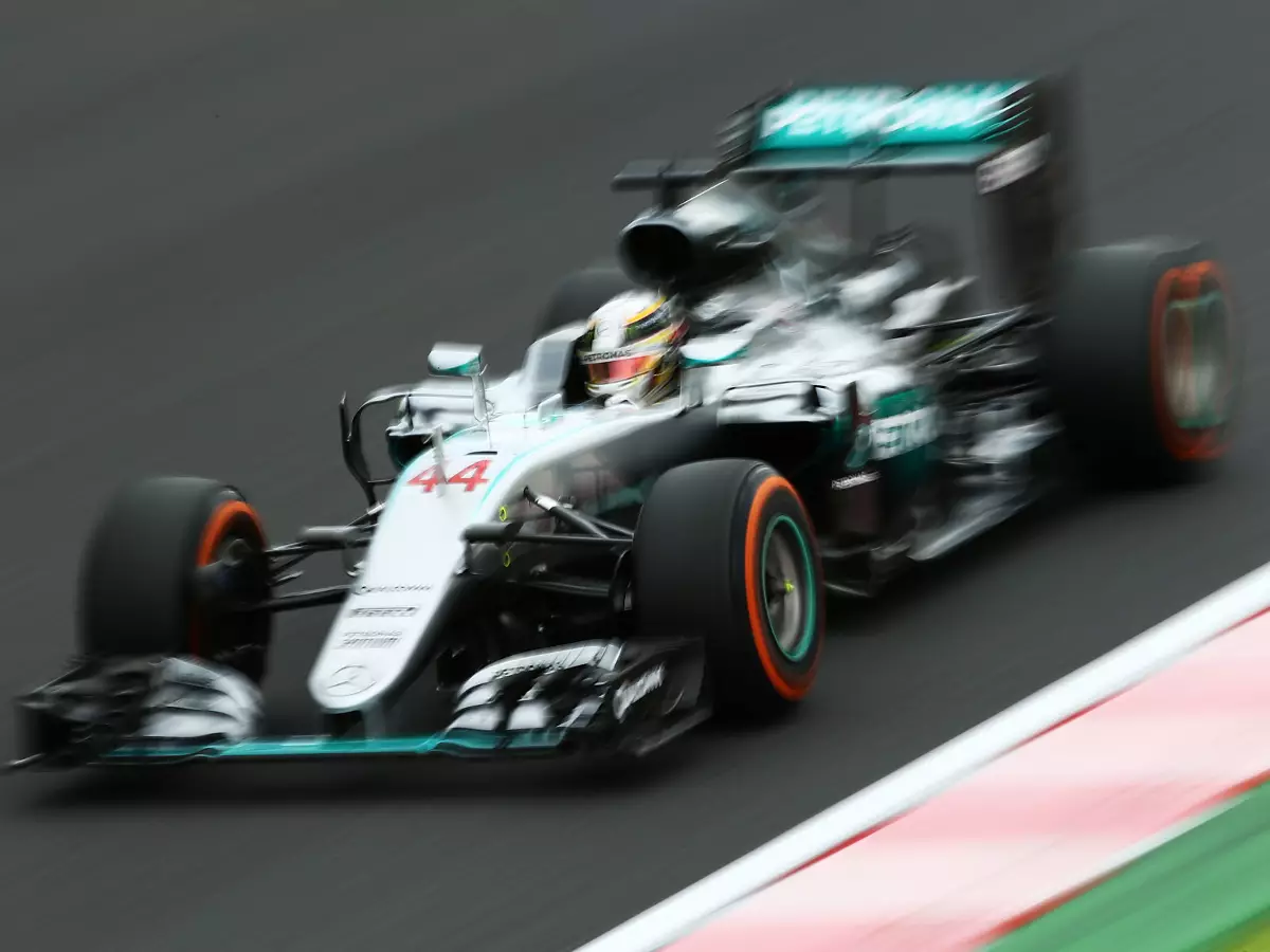 Lewis Hamilton Foto zur News: Pirelli warnt: Reifenpoker in Q2 wäre zu großes Risiko