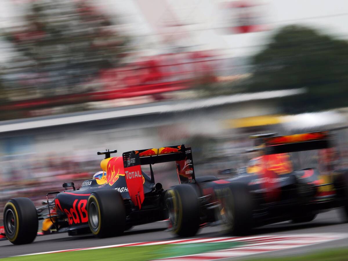 Foto zur News: Langsamer Red Bull lässt Ricciardo auf der Geraden bluten