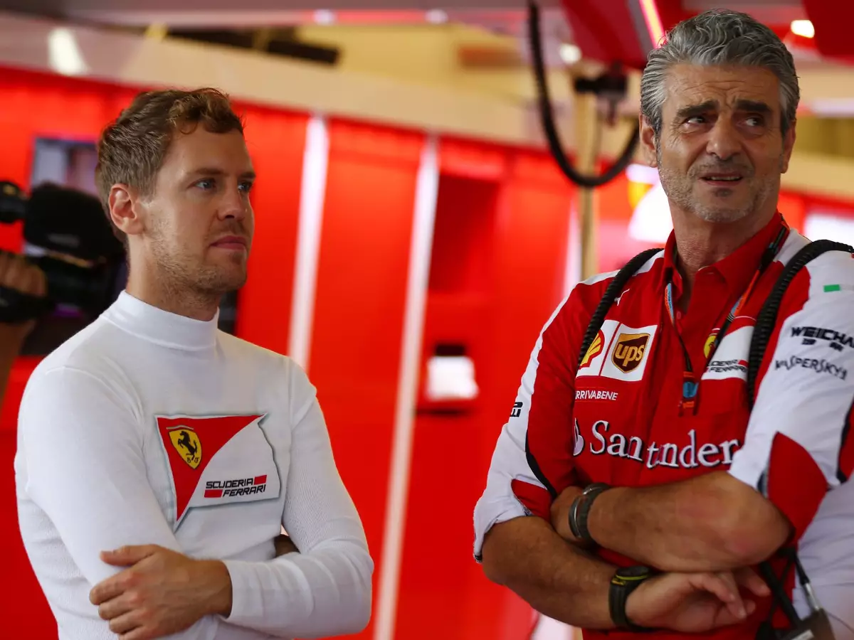 Sebastian Vettel, Maurizio Arrivabene Foto zur News: Sebastian Vettel verteidigt Ferrari: "Diese Kritik ist nicht fair"