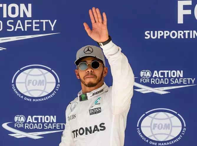 Foto zur News: Lewis Hamilton: Erste Kurve in Austin geknackt - und wie!